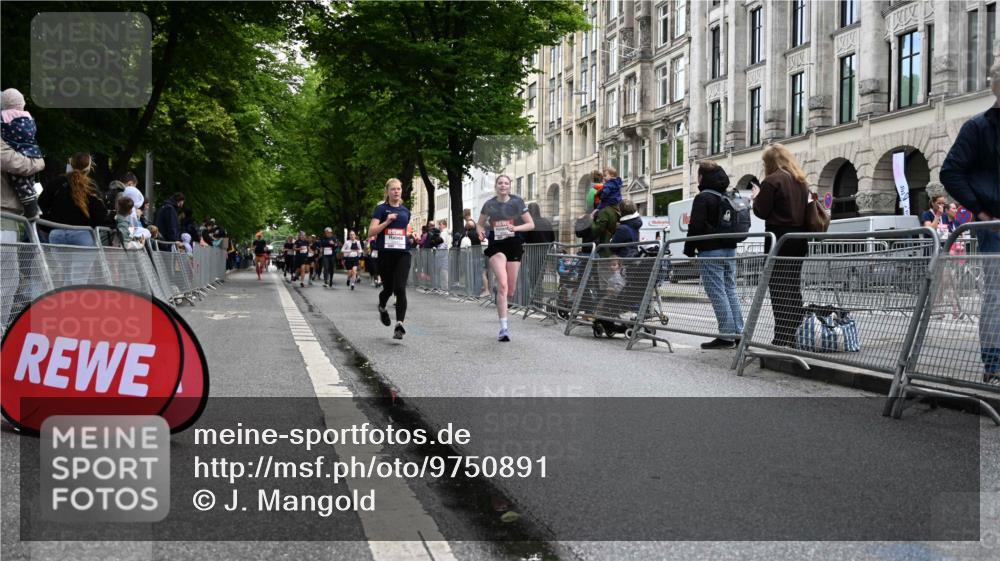 14.06.2026 - REWE Women's Run J. Mangold http://msf.ph/oto/9750891 14.06.2026 10:03:09 Ziel 10032, 10549, 10647 meine-sportfotos.de