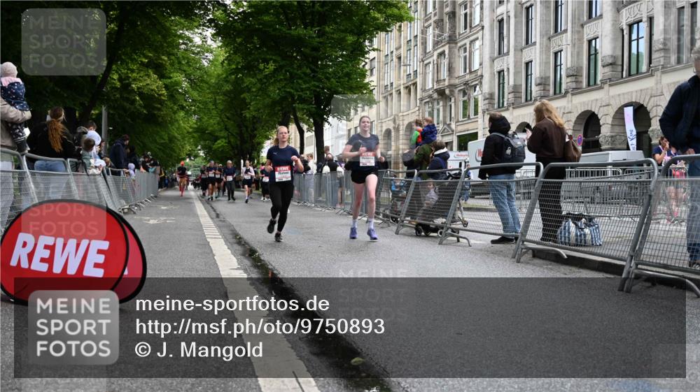 14.06.2026 - REWE Women's Run J. Mangold http://msf.ph/oto/9750893 14.06.2026 10:03:09 Ziel 10032, 10549, 10647 meine-sportfotos.de