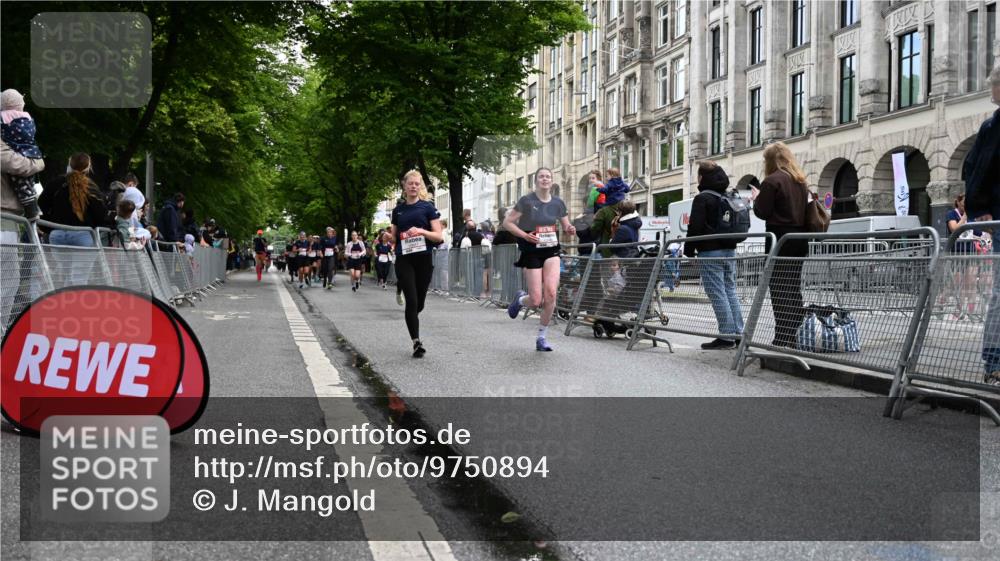 14.06.2026 - REWE Women's Run J. Mangold http://msf.ph/oto/9750894 14.06.2026 10:03:10 Ziel 10032, 10549, 10647 meine-sportfotos.de