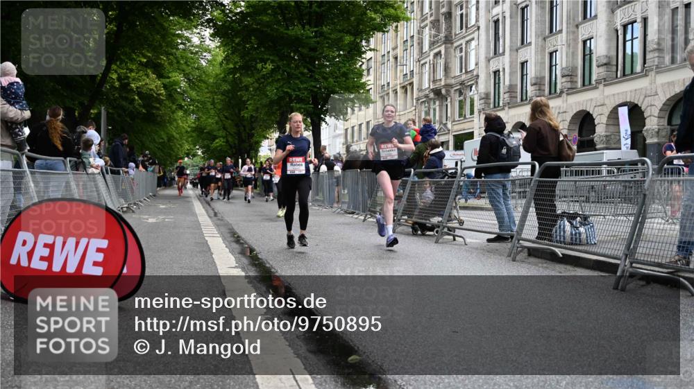 14.06.2026 - REWE Women's Run J. Mangold http://msf.ph/oto/9750895 14.06.2026 10:03:10 Ziel 10032, 10549, 10647 meine-sportfotos.de