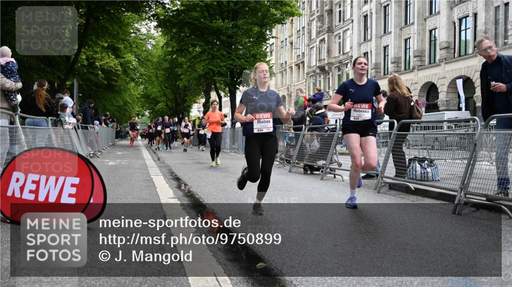 14.06.2026 - REWE Women's Run J. Mangold http://msf.ph/oto/9750899 14.06.2026 10:03:11 Ziel 10032, 10549, 10647 meine-sportfotos.de