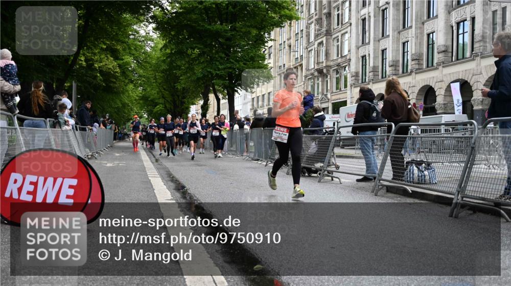 14.06.2026 - REWE Women's Run J. Mangold http://msf.ph/oto/9750910 14.06.2026 10:03:13 Ziel 10032, 10549, 10647, 10938, 10953, 10983 meine-sportfotos.de