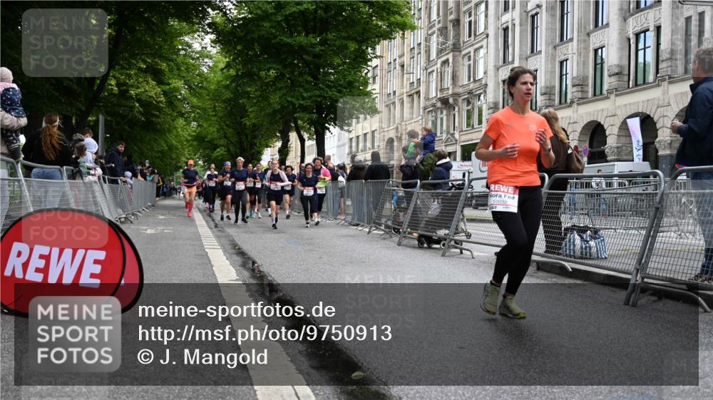 14.06.2026 - REWE Women's Run J. Mangold http://msf.ph/oto/9750913 14.06.2026 10:03:14 Ziel 10032, 10268, 10483, 10549, 10647, 10938, 10953, 10983 meine-sportfotos.de