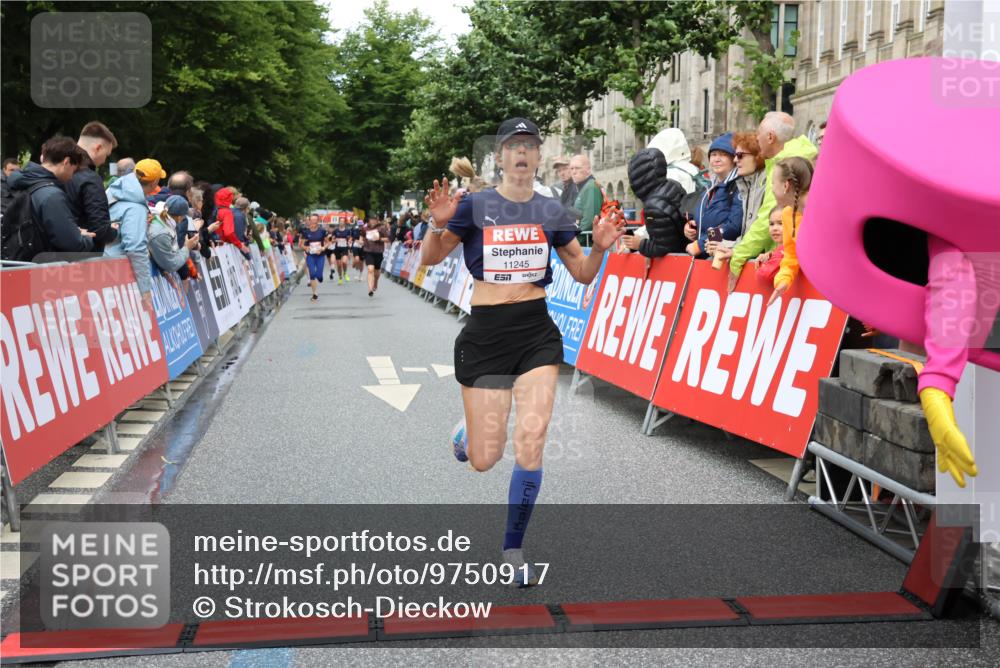 14.06.2026 - REWE Women's Run Strokosch-Dieckow http://msf.ph/oto/9750917 14.06.2026 09:50:42 Ziel 10869, 11245 meine-sportfotos.de