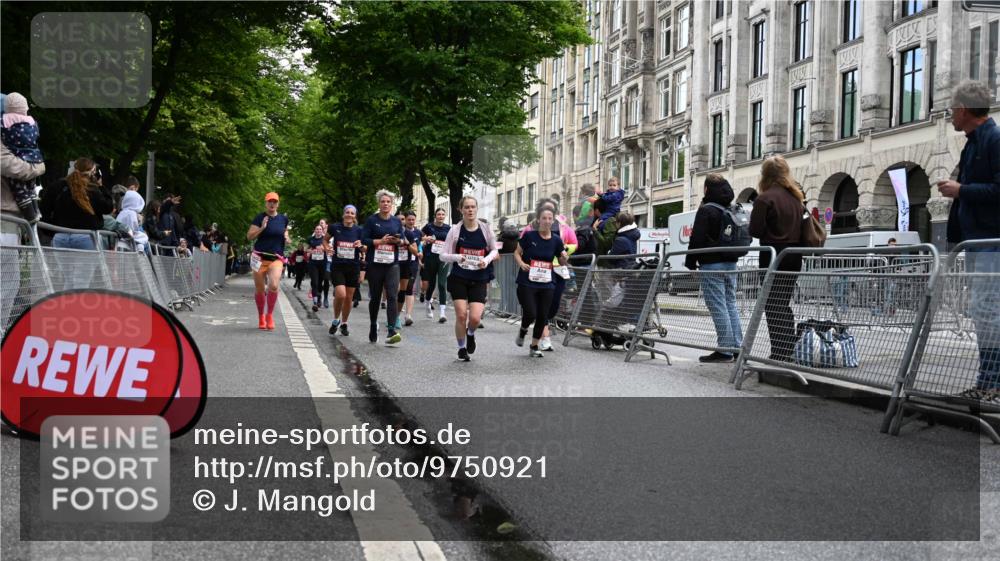 14.06.2026 - REWE Women's Run J. Mangold http://msf.ph/oto/9750921 14.06.2026 10:03:17 Ziel 10032, 10268, 10375, 10483, 10528, 10529, 10750, 10938, 10953, 10983, 11158, 11243, 11288, 11397, 11531 meine-sportfotos.de