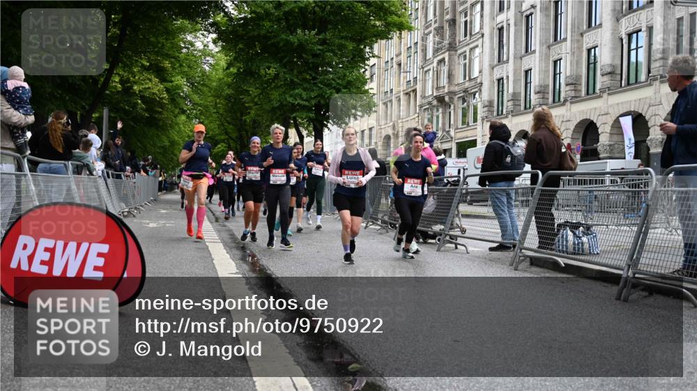 14.06.2026 - REWE Women's Run J. Mangold http://msf.ph/oto/9750922 14.06.2026 10:03:17 Ziel 10032, 10268, 10375, 10483, 10528, 10529, 10750, 10938, 10953, 10983, 11158, 11243, 11288, 11397, 11531 meine-sportfotos.de