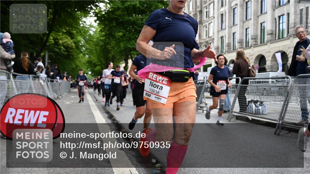 14.06.2026 - REWE Women's Run J. Mangold http://msf.ph/oto/9750935 14.06.2026 10:03:20 Ziel 10268, 10375, 10483, 10528, 10529, 10683, 10724, 10750, 10898, 10931, 10938, 10953, 10983, 11115, 11158, 11243, 11288, 11310, 11377, 11397, 11531 meine-sportfotos.de