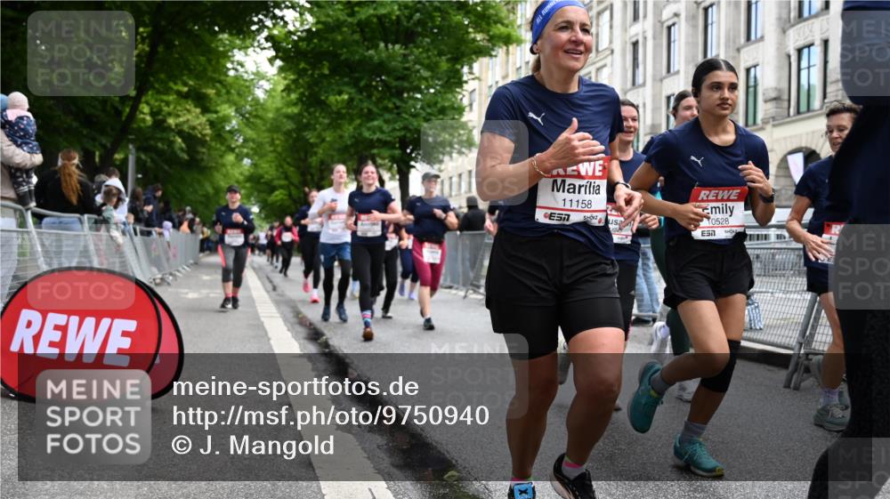 14.06.2026 - REWE Women's Run J. Mangold http://msf.ph/oto/9750940 14.06.2026 10:03:21 Ziel 10268, 10375, 10483, 10528, 10529, 10683, 10724, 10750, 10898, 10931, 10938, 10953, 10983, 11115, 11158, 11243, 11288, 11310, 11377, 11397, 11531 meine-sportfotos.de