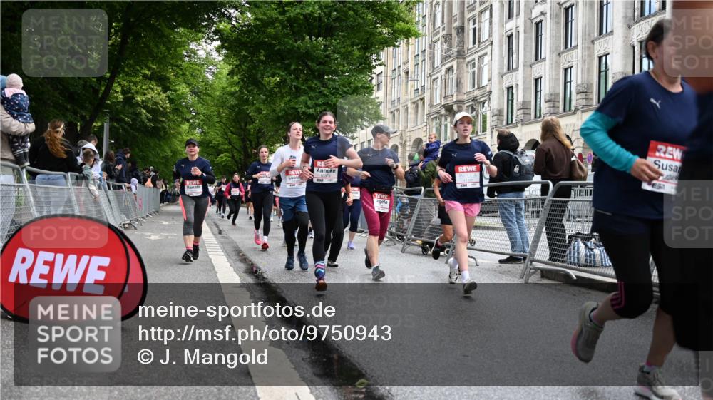 14.06.2026 - REWE Women's Run J. Mangold http://msf.ph/oto/9750943 14.06.2026 10:03:22 Ziel 10268, 10375, 10483, 10528, 10529, 10683, 10724, 10750, 10898, 10931, 10938, 10953, 10983, 11115, 11158, 11243, 11254, 11288, 11310, 11377, 11397, 11531 meine-sportfotos.de