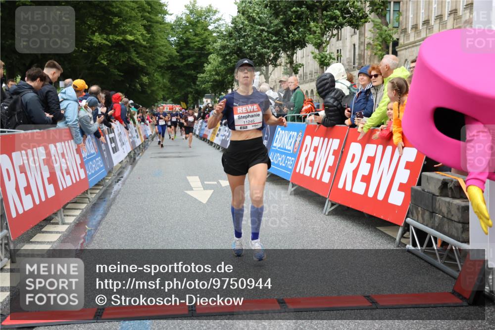 14.06.2026 - REWE Women's Run Strokosch-Dieckow http://msf.ph/oto/9750944 14.06.2026 09:50:42 Ziel 10869, 11245 meine-sportfotos.de