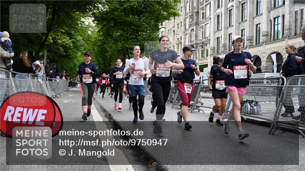 14.06.2026 - REWE Women's Run J. Mangold http://msf.ph/oto/9750947 14.06.2026 10:03:22 Ziel 10268, 10375, 10483, 10528, 10529, 10683, 10724, 10750, 10898, 10931, 10938, 10953, 10983, 11115, 11158, 11243, 11254, 11288, 11310, 11377, 11397, 11531 meine-sportfotos.de