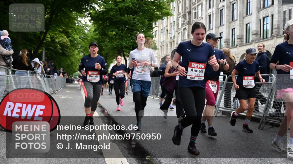 14.06.2026 - REWE Women's Run J. Mangold http://msf.ph/oto/9750950 14.06.2026 10:03:23 Ziel 10268, 10375, 10483, 10528, 10529, 10551, 10683, 10724, 10750, 10798, 10898, 10931, 10938, 10953, 10983, 11006, 11115, 11158, 11243, 11254, 11288, 11310, 11377, 11397, 11402, 11531 meine-sportfotos.de