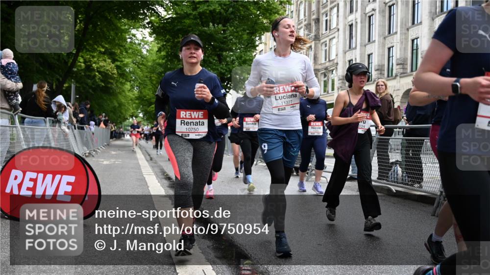 14.06.2026 - REWE Women's Run J. Mangold http://msf.ph/oto/9750954 14.06.2026 10:03:24 Ziel 10017, 10268, 10375, 10483, 10528, 10529, 10551, 10683, 10724, 10750, 10798, 10898, 10931, 11006, 11115, 11158, 11243, 11254, 11288, 11310, 11377, 11397, 11402, 11442, 11531 meine-sportfotos.de
