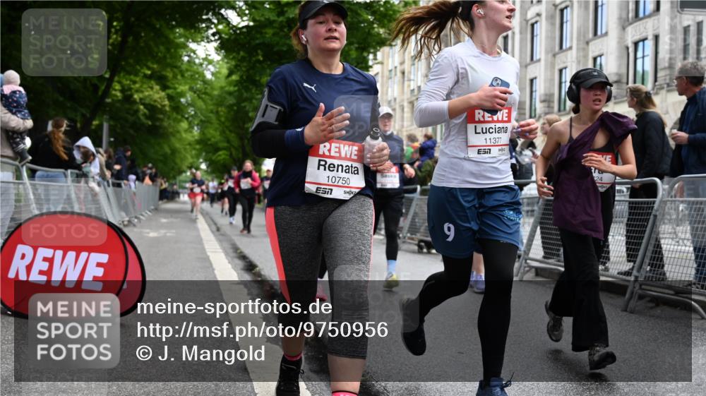 14.06.2026 - REWE Women's Run J. Mangold http://msf.ph/oto/9750956 14.06.2026 10:03:24 Ziel 10017, 10268, 10375, 10483, 10528, 10529, 10551, 10683, 10724, 10750, 10798, 10898, 10931, 11006, 11115, 11158, 11243, 11254, 11288, 11310, 11377, 11397, 11402, 11442, 11531 meine-sportfotos.de