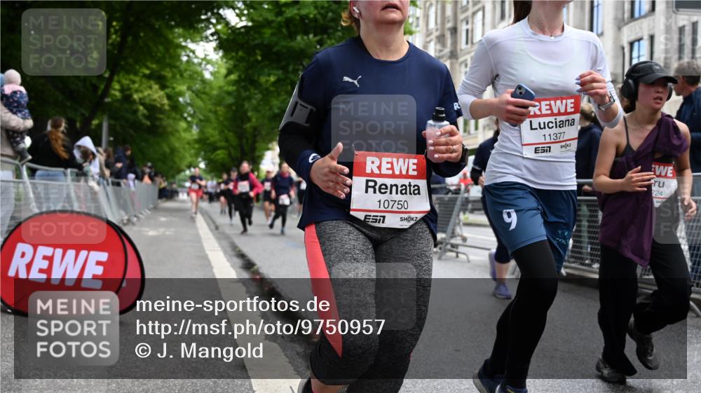 14.06.2026 - REWE Women's Run J. Mangold http://msf.ph/oto/9750957 14.06.2026 10:03:24 Ziel 10017, 10268, 10375, 10483, 10528, 10529, 10551, 10683, 10724, 10750, 10798, 10898, 10931, 11006, 11115, 11158, 11243, 11254, 11288, 11310, 11377, 11397, 11402, 11442, 11531 meine-sportfotos.de