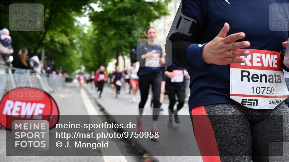 14.06.2026 - REWE Women's Run J. Mangold http://msf.ph/oto/9750958 14.06.2026 10:03:25 Ziel 10017, 10375, 10528, 10529, 10551, 10683, 10724, 10750, 10798, 10898, 10931, 11006, 11115, 11158, 11243, 11254, 11288, 11310, 11377, 11397, 11402, 11442, 11531 meine-sportfotos.de