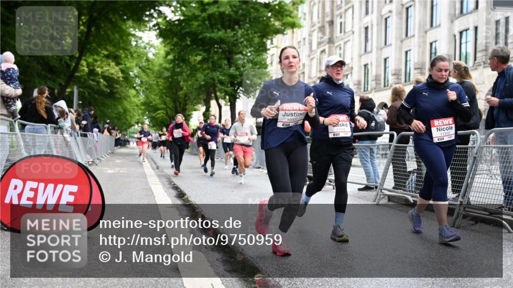 14.06.2026 - REWE Women's Run J. Mangold http://msf.ph/oto/9750959 14.06.2026 10:03:25 Ziel 10017, 10375, 10528, 10529, 10551, 10683, 10724, 10750, 10798, 10898, 10931, 11006, 11115, 11158, 11243, 11254, 11288, 11310, 11377, 11397, 11402, 11442, 11531 meine-sportfotos.de
