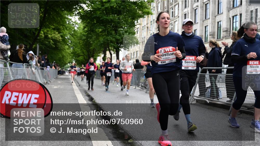 14.06.2026 - REWE Women's Run J. Mangold http://msf.ph/oto/9750960 14.06.2026 10:03:25 Ziel 10017, 10375, 10528, 10529, 10551, 10683, 10724, 10750, 10798, 10898, 10931, 11006, 11115, 11158, 11243, 11254, 11288, 11310, 11377, 11397, 11402, 11442, 11531 meine-sportfotos.de