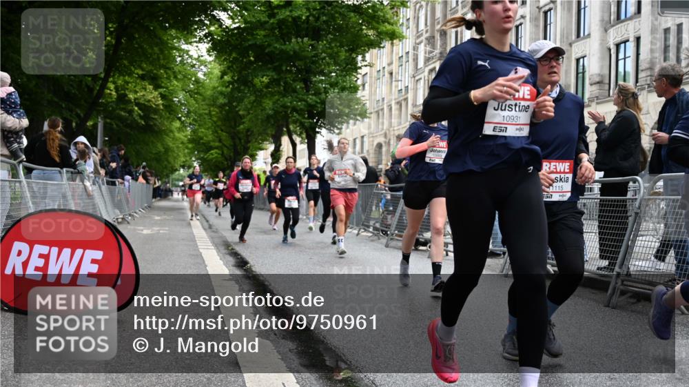 14.06.2026 - REWE Women's Run J. Mangold http://msf.ph/oto/9750961 14.06.2026 10:03:25 Ziel 10017, 10375, 10528, 10529, 10551, 10683, 10724, 10750, 10798, 10898, 10931, 11006, 11115, 11158, 11243, 11254, 11288, 11310, 11377, 11397, 11402, 11442, 11531 meine-sportfotos.de