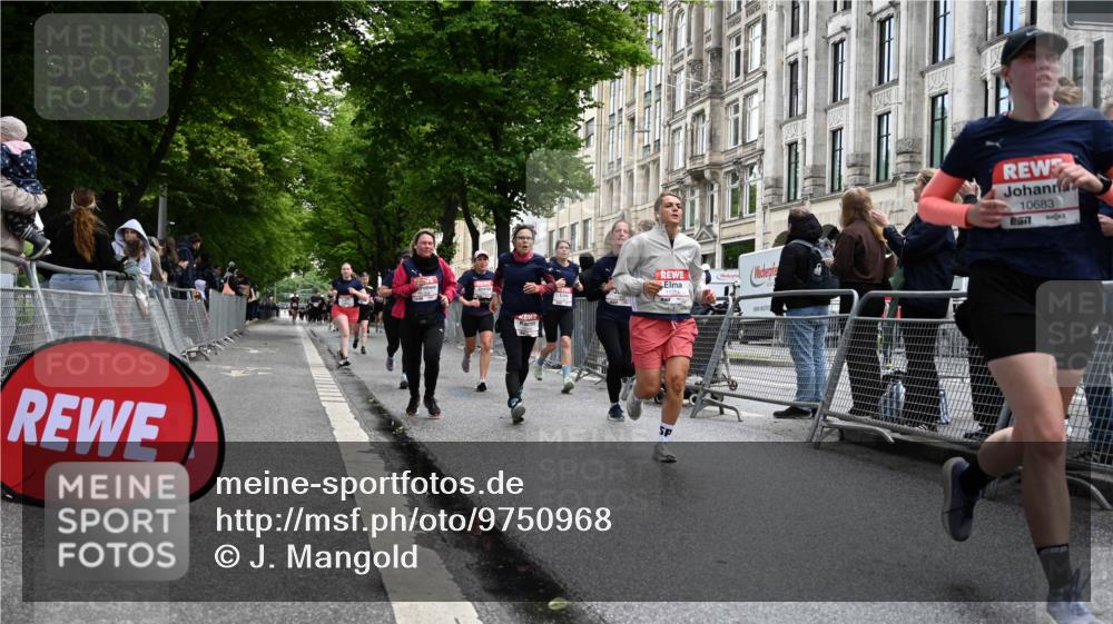 14.06.2026 - REWE Women's Run J. Mangold http://msf.ph/oto/9750968 14.06.2026 10:03:27 Ziel 10017, 10375, 10441, 10551, 10683, 10724, 10750, 10798, 10898, 10931, 11006, 11115, 11254, 11288, 11310, 11377, 11402, 11442, 11531 meine-sportfotos.de