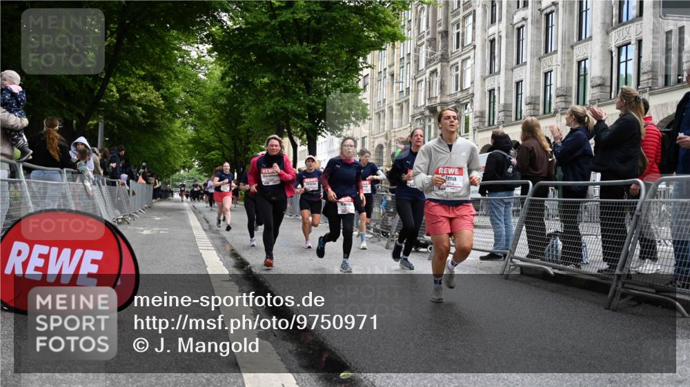 14.06.2026 - REWE Women's Run J. Mangold http://msf.ph/oto/9750971 14.06.2026 10:03:27 Ziel 10017, 10375, 10441, 10551, 10683, 10724, 10750, 10798, 10898, 10931, 11006, 11115, 11254, 11288, 11310, 11377, 11402, 11442, 11531 meine-sportfotos.de