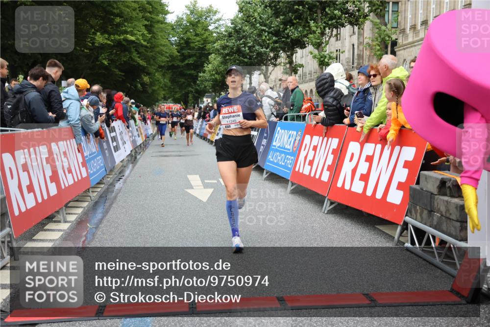 14.06.2026 - REWE Women's Run Strokosch-Dieckow http://msf.ph/oto/9750974 14.06.2026 09:50:41 Ziel 10869, 11245 meine-sportfotos.de