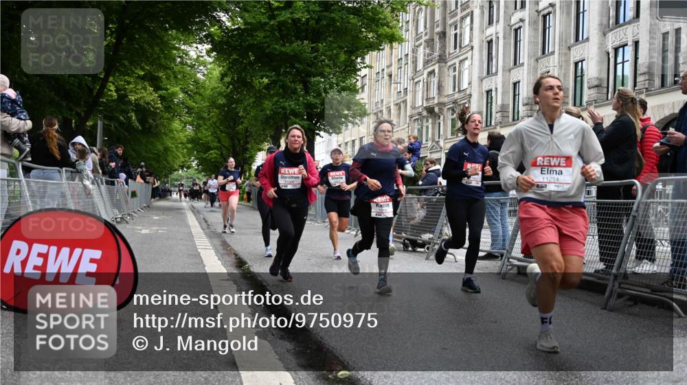 14.06.2026 - REWE Women's Run J. Mangold http://msf.ph/oto/9750975 14.06.2026 10:03:28 Ziel 10017, 10441, 10551, 10683, 10724, 10798, 10898, 10931, 11006, 11115, 11254, 11310, 11377, 11402, 11442 meine-sportfotos.de