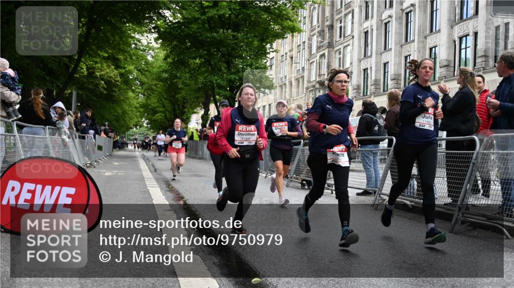 14.06.2026 - REWE Women's Run J. Mangold http://msf.ph/oto/9750979 14.06.2026 10:03:28 Ziel 10017, 10441, 10551, 10683, 10724, 10798, 10898, 10931, 11006, 11115, 11254, 11310, 11377, 11402, 11442 meine-sportfotos.de