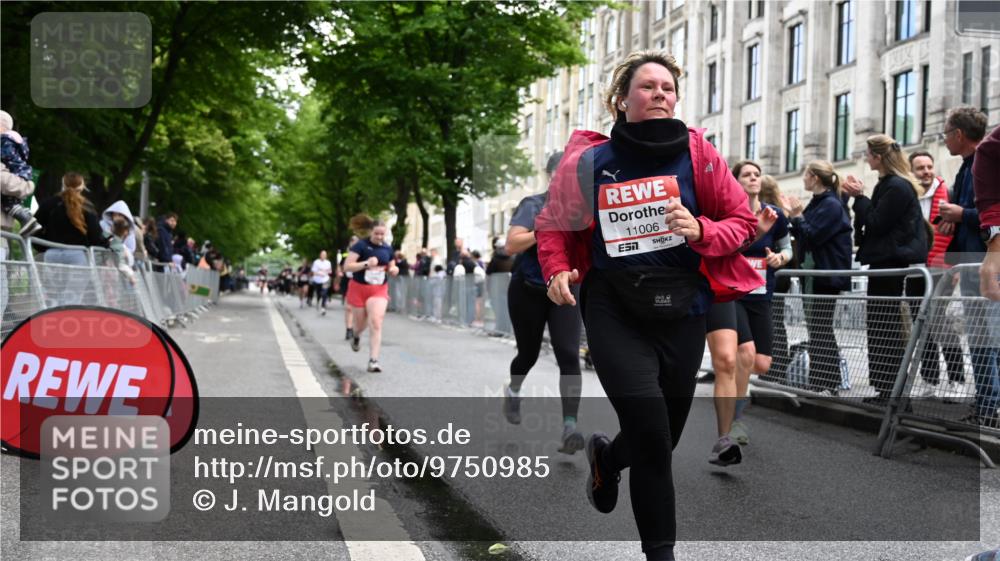 14.06.2026 - REWE Women's Run J. Mangold http://msf.ph/oto/9750985 14.06.2026 10:03:29 Ziel 10017, 10441, 10551, 10683, 10798, 10931, 10996, 11006, 11115, 11254, 11310, 11402, 11442 meine-sportfotos.de