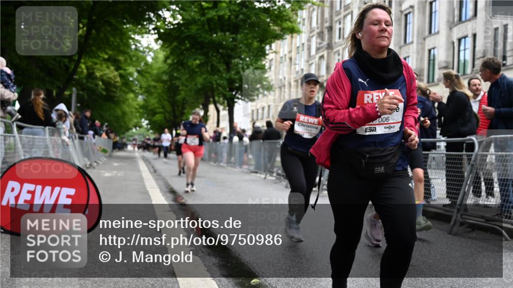 14.06.2026 - REWE Women's Run J. Mangold http://msf.ph/oto/9750986 14.06.2026 10:03:29 Ziel 10017, 10441, 10551, 10683, 10798, 10931, 10996, 11006, 11115, 11254, 11310, 11402, 11442 meine-sportfotos.de