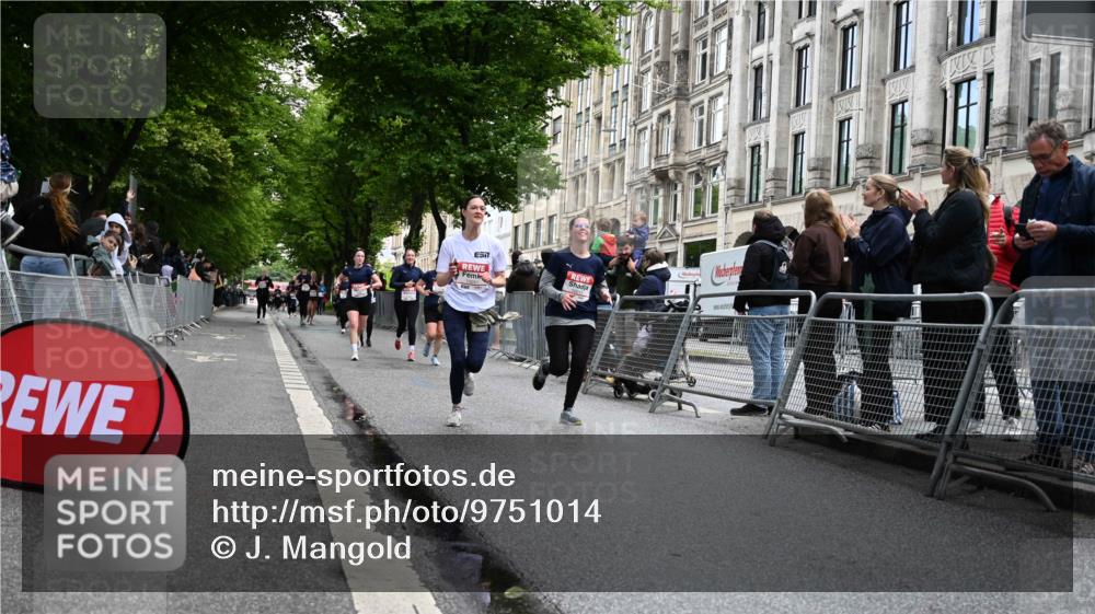 14.06.2026 - REWE Women's Run J. Mangold http://msf.ph/oto/9751014 14.06.2026 10:03:36 Ziel 10011, 10013, 10368, 10441, 10603, 10996, 11080 meine-sportfotos.de