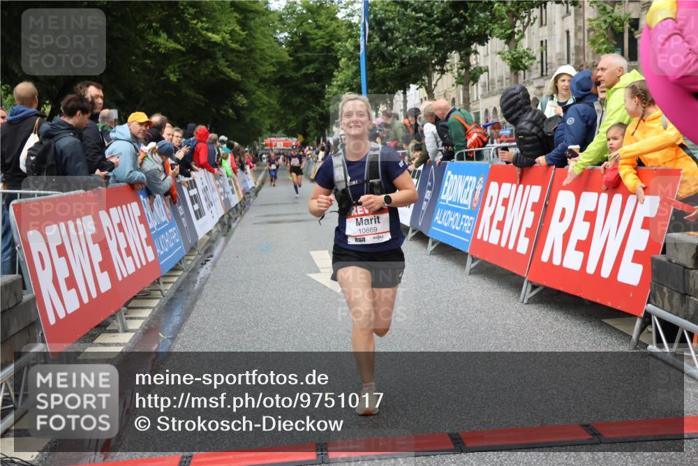 14.06.2026 - REWE Women's Run Strokosch-Dieckow http://msf.ph/oto/9751017 14.06.2026 09:50:34 Ziel 10396, 10869, 10958, 11009 meine-sportfotos.de