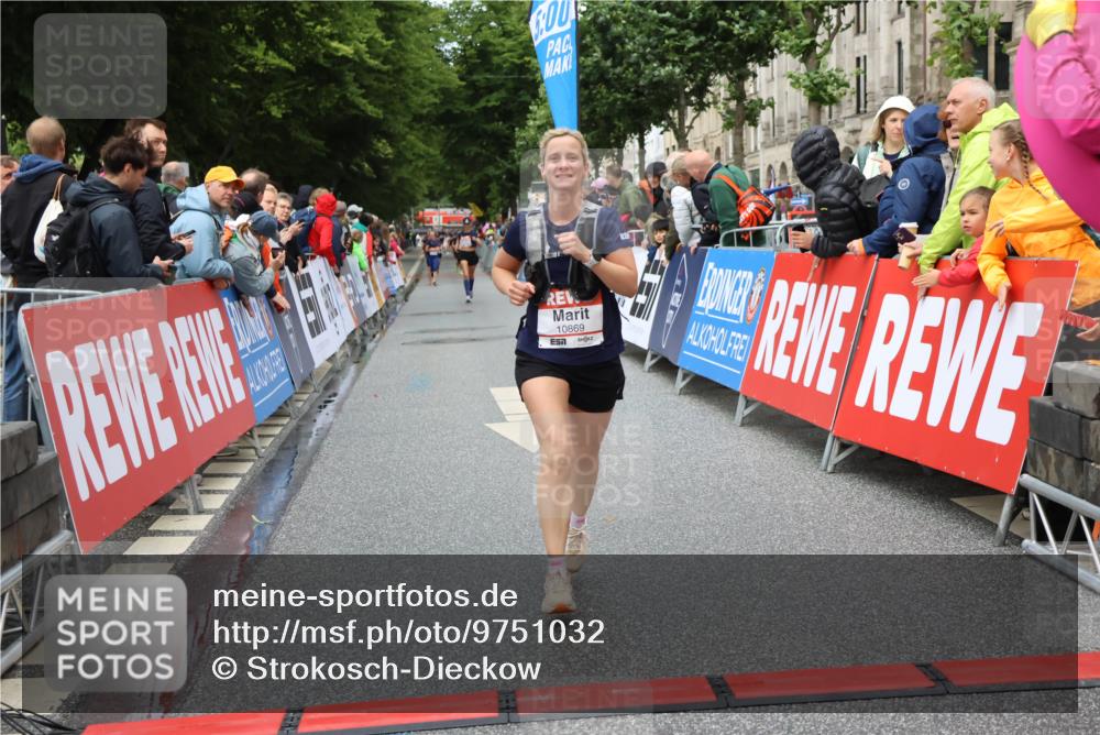 14.06.2026 - REWE Women's Run Strokosch-Dieckow http://msf.ph/oto/9751032 14.06.2026 09:50:34 Ziel 10396, 10869, 10958, 11009 meine-sportfotos.de