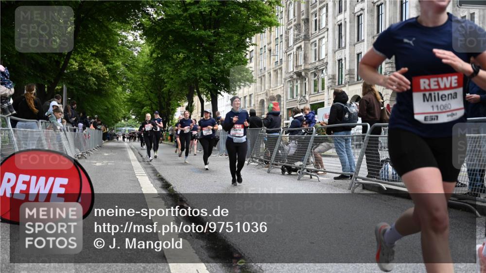 14.06.2026 - REWE Women's Run J. Mangold http://msf.ph/oto/9751036 14.06.2026 10:03:42 Ziel 10013, 10227, 10301, 10368, 10415, 10476, 10603, 10900, 11080, 11333 meine-sportfotos.de