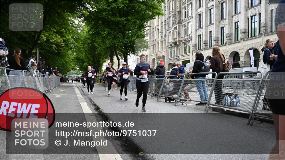 14.06.2026 - REWE Women's Run J. Mangold http://msf.ph/oto/9751037 14.06.2026 10:03:42 Ziel 10013, 10227, 10301, 10368, 10415, 10476, 10603, 10900, 11080, 11333 meine-sportfotos.de