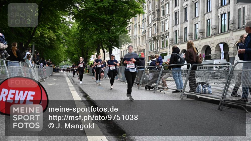 14.06.2026 - REWE Women's Run J. Mangold http://msf.ph/oto/9751038 14.06.2026 10:03:42 Ziel 10013, 10227, 10301, 10368, 10415, 10476, 10603, 10900, 11080, 11333 meine-sportfotos.de