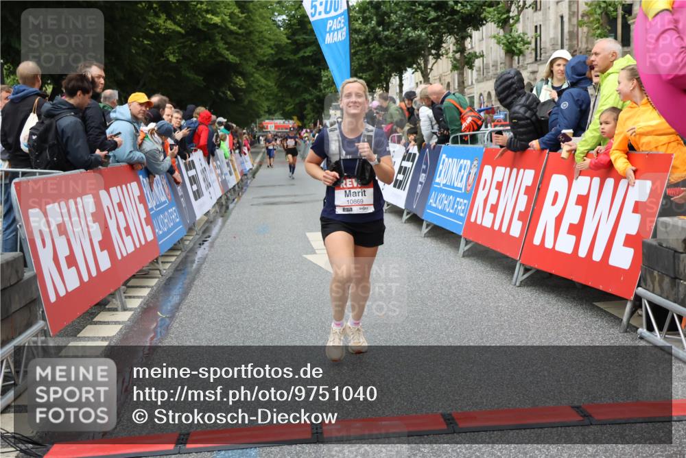 14.06.2026 - REWE Women's Run Strokosch-Dieckow http://msf.ph/oto/9751040 14.06.2026 09:50:34 Ziel 10396, 10869, 10958, 11009 meine-sportfotos.de