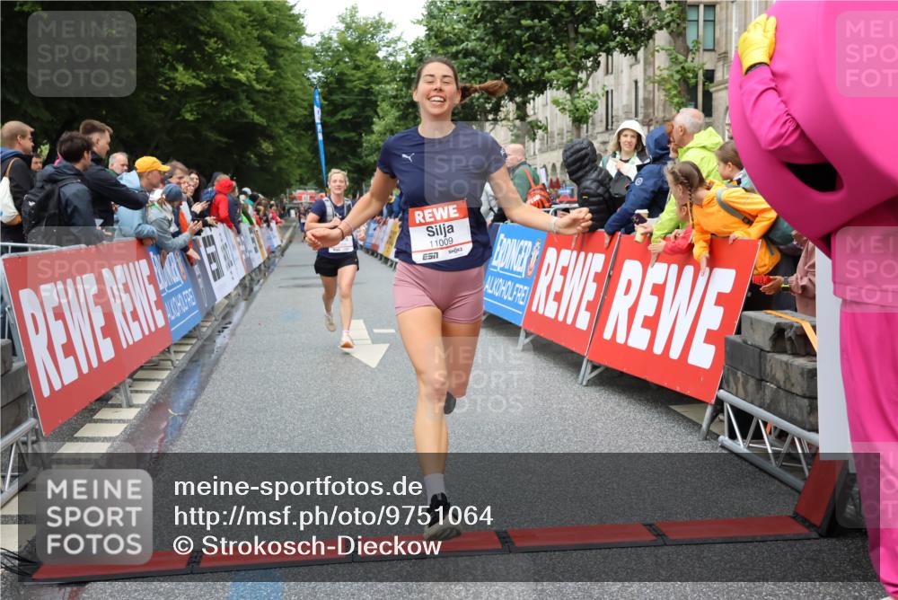 14.06.2026 - REWE Women's Run Strokosch-Dieckow http://msf.ph/oto/9751064 14.06.2026 09:50:32 Ziel 10021, 10396, 10869, 10958, 11009 meine-sportfotos.de