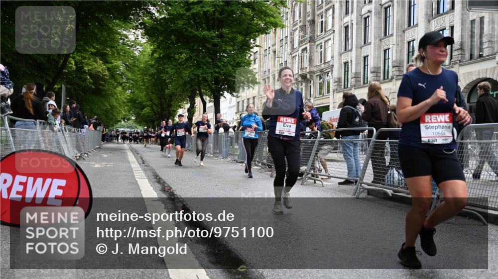 14.06.2026 - REWE Women's Run J. Mangold http://msf.ph/oto/9751100 14.06.2026 10:03:54 Ziel 10335, 10554, 10974, 11037, 11108, 11279, 11338, 11534 meine-sportfotos.de