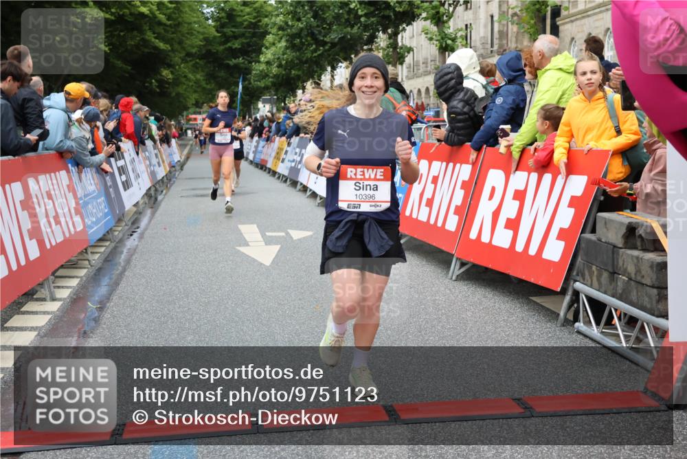 14.06.2026 - REWE Women's Run Strokosch-Dieckow http://msf.ph/oto/9751123 14.06.2026 09:50:29 Ziel 10021, 10396, 10958, 11009 meine-sportfotos.de