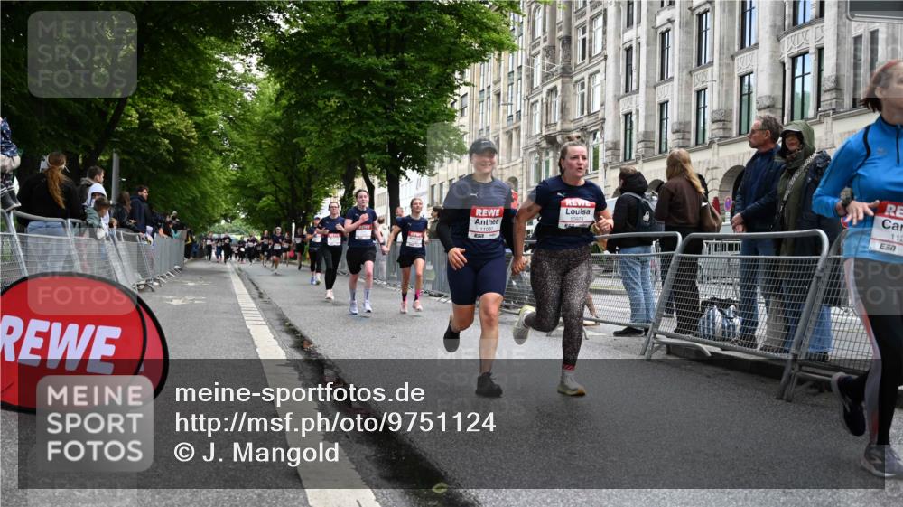 14.06.2026 - REWE Women's Run J. Mangold http://msf.ph/oto/9751124 14.06.2026 10:03:57 Ziel 10335, 10544, 10554, 10974, 11037, 11108, 11279, 11338, 11534 meine-sportfotos.de