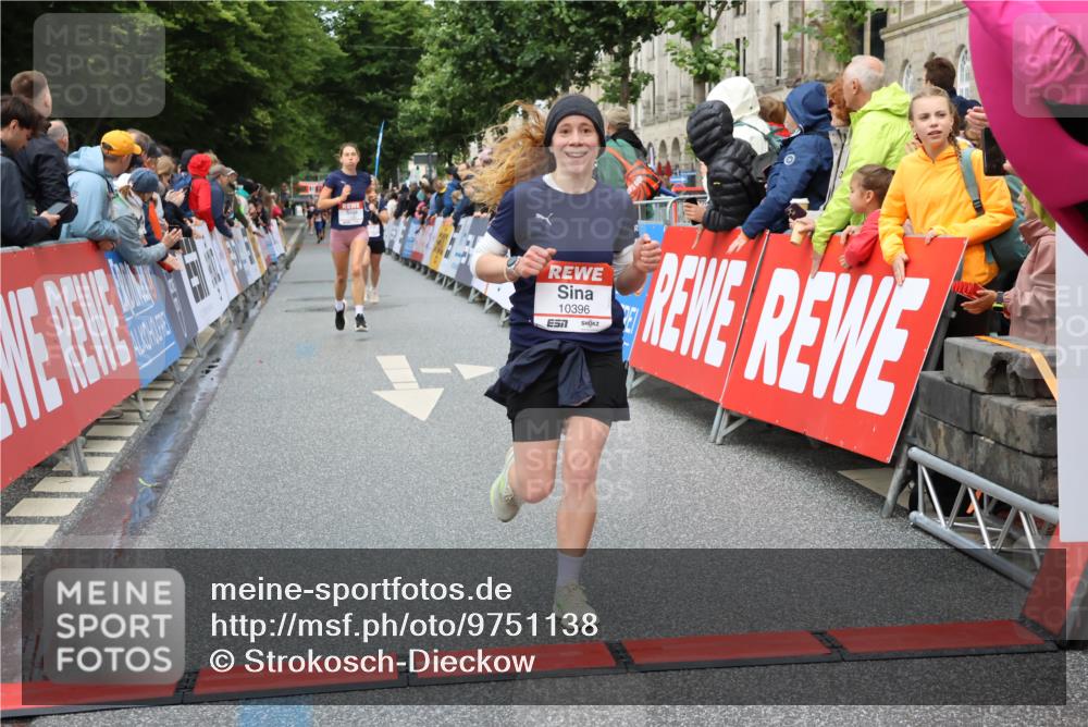 14.06.2026 - REWE Women's Run Strokosch-Dieckow http://msf.ph/oto/9751138 14.06.2026 09:50:29 Ziel 10021, 10396, 10958, 11009 meine-sportfotos.de