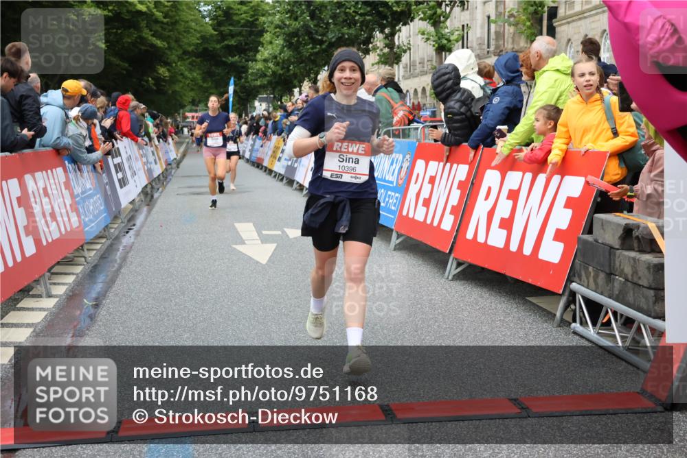 14.06.2026 - REWE Women's Run Strokosch-Dieckow http://msf.ph/oto/9751168 14.06.2026 09:50:29 Ziel 10021, 10396, 10958, 11009 meine-sportfotos.de