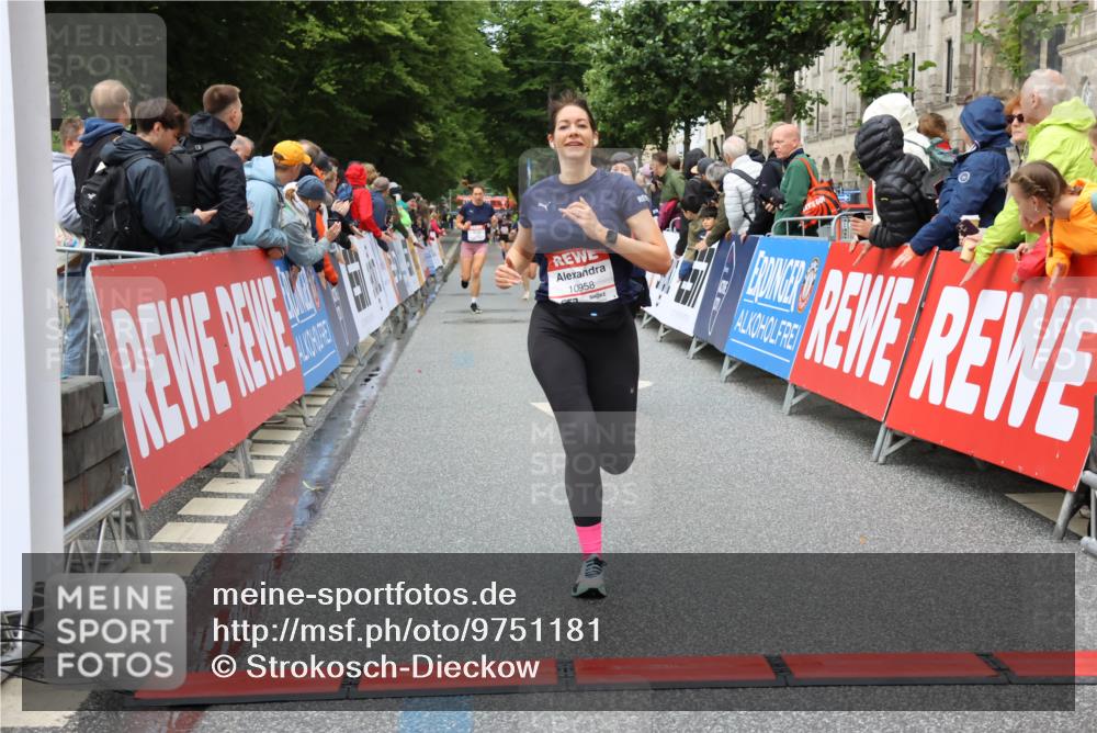 14.06.2026 - REWE Women's Run Strokosch-Dieckow http://msf.ph/oto/9751181 14.06.2026 09:50:27 Ziel 10021, 10346, 10396, 10958 meine-sportfotos.de