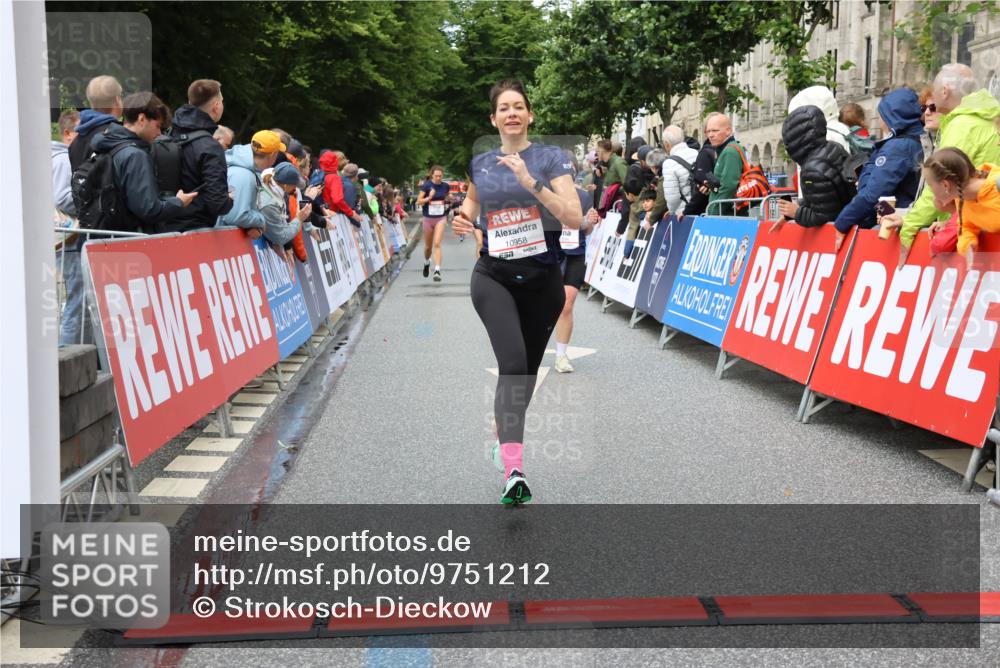14.06.2026 - REWE Women's Run Strokosch-Dieckow http://msf.ph/oto/9751212 14.06.2026 09:50:27 Ziel 10021, 10346, 10396, 10958 meine-sportfotos.de