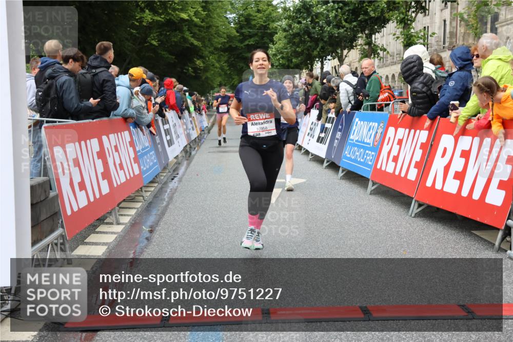 14.06.2026 - REWE Women's Run Strokosch-Dieckow http://msf.ph/oto/9751227 14.06.2026 09:50:27 Ziel 10021, 10346, 10396, 10958 meine-sportfotos.de