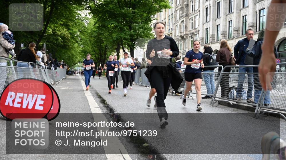14.06.2026 - REWE Women's Run J. Mangold http://msf.ph/oto/9751239 14.06.2026 10:04:13 Ziel 10486, 10771, 10779, 10787, 10788, 11002, 11068, 11118, 11187, 11473 meine-sportfotos.de