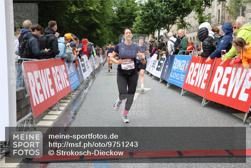 14.06.2026 - REWE Women's Run Strokosch-Dieckow http://msf.ph/oto/9751243 14.06.2026 09:50:27 Ziel 10021, 10346, 10396, 10958 meine-sportfotos.de