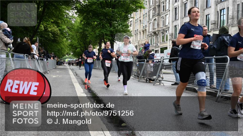 14.06.2026 - REWE Women's Run J. Mangold http://msf.ph/oto/9751256 14.06.2026 10:04:15 Ziel 10486, 10771, 10779, 10787, 10788, 11002, 11068, 11118, 11187, 11473 meine-sportfotos.de