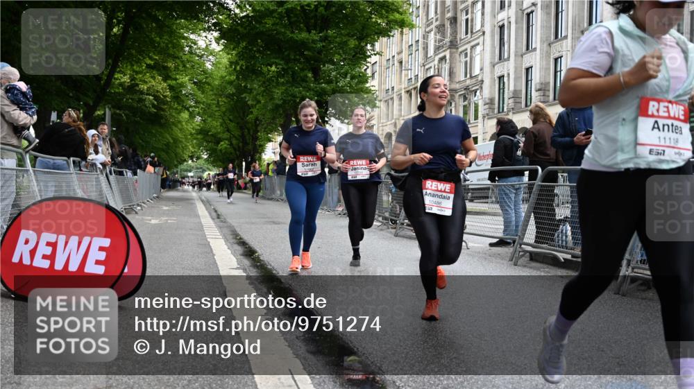 14.06.2026 - REWE Women's Run J. Mangold http://msf.ph/oto/9751274 14.06.2026 10:04:16 Ziel 10486, 10771, 10779, 10787, 10788, 11002, 11068, 11118, 11187, 11473 meine-sportfotos.de